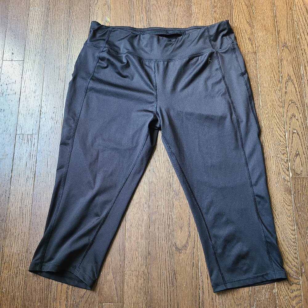 Danskin Capri Leggings